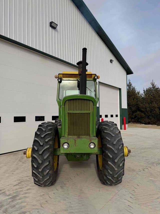 Image of John Deere 7520 equipment image 2