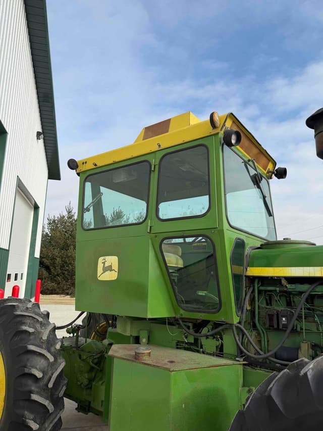 Image of John Deere 7520 equipment image 4