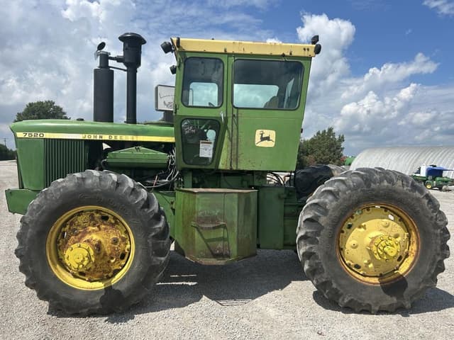 Image of John Deere 7520 equipment image 2