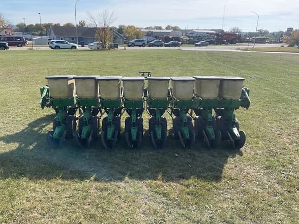 Image of John Deere P7100 equipment image 3
