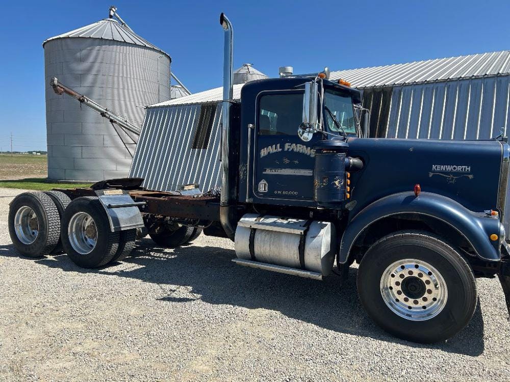 Main image Kenworth W900A