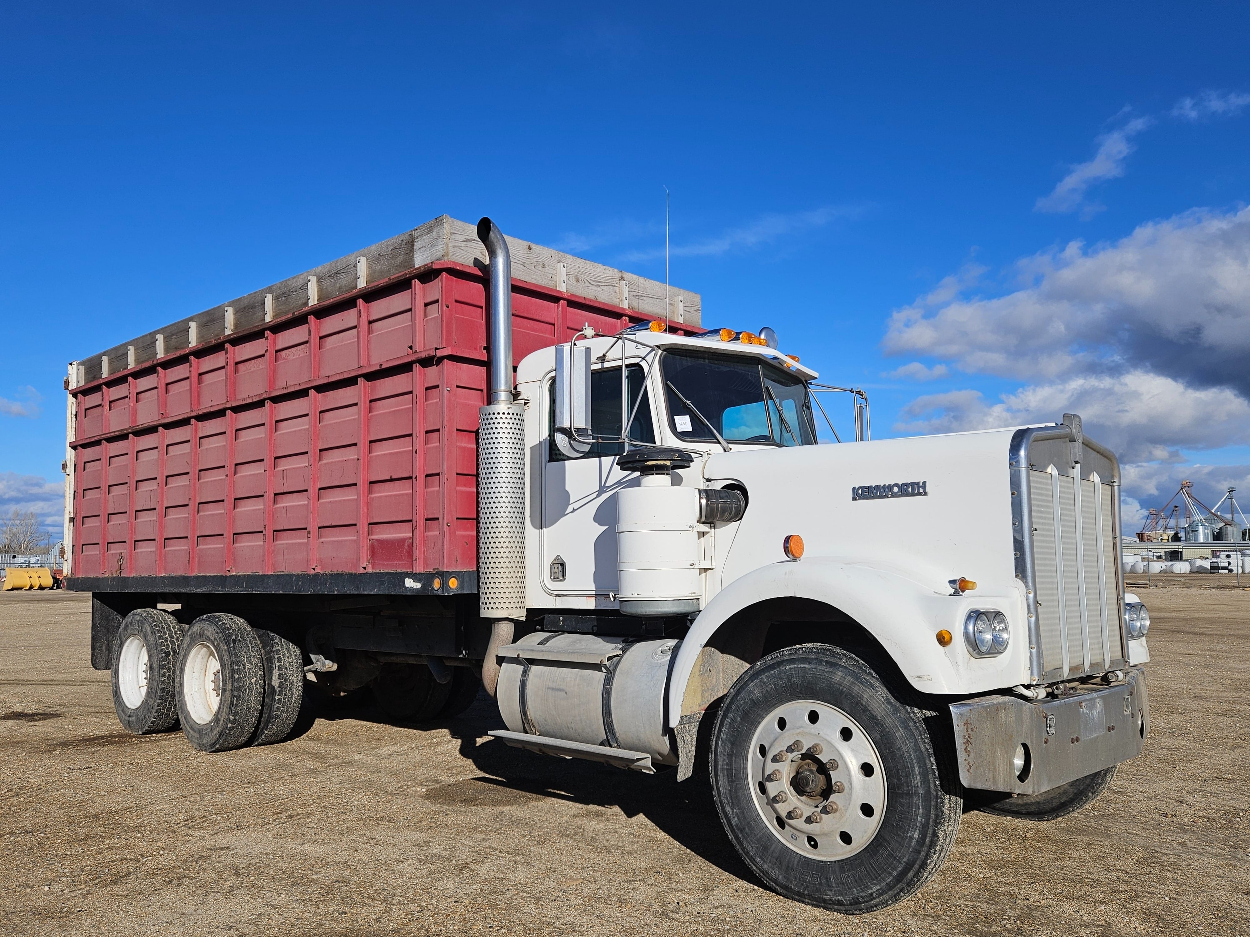 Main image Kenworth W900A