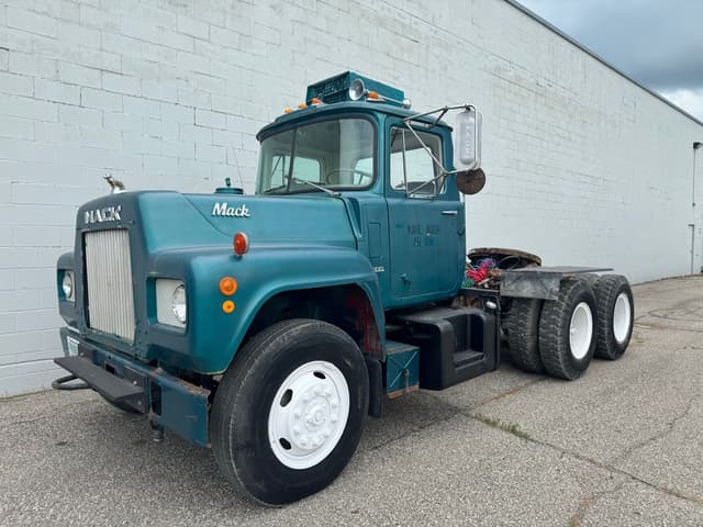 Image of Mack R600 equipment image 1