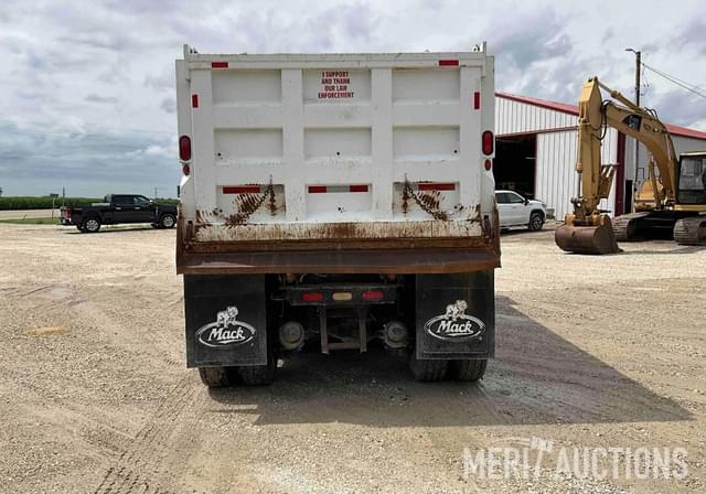 Image of Mack RS600L equipment image 3