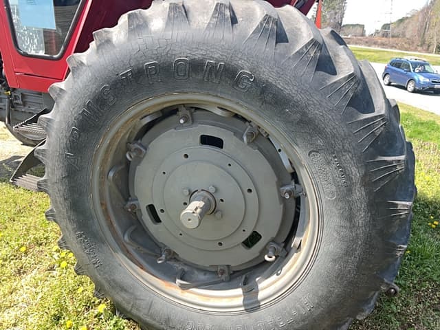 Image of Massey Ferguson 1135 equipment image 4