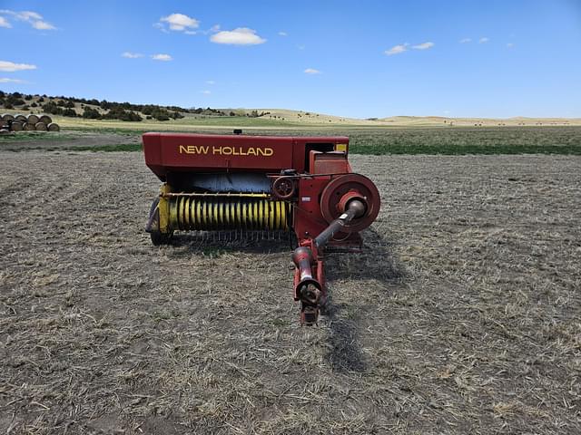 Image of New Holland 276 equipment image 2