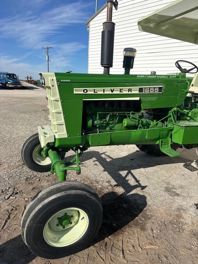 Image of Oliver 1655 equipment image 2