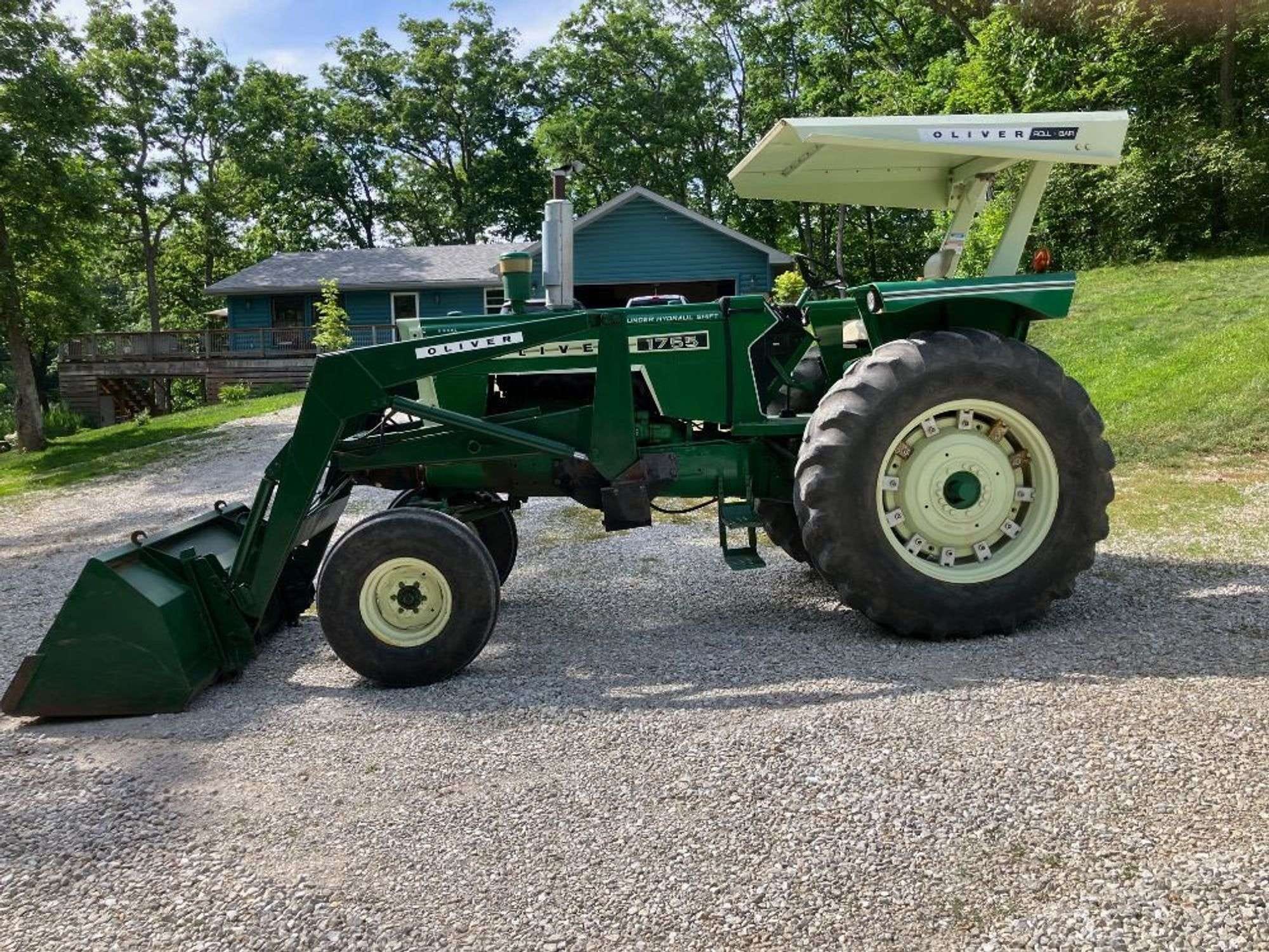 1974 Oliver 1755 Equipment Image0