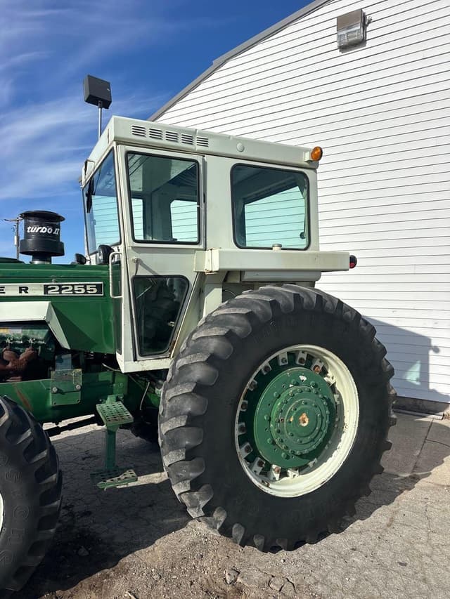 Image of Oliver 2255 equipment image 2