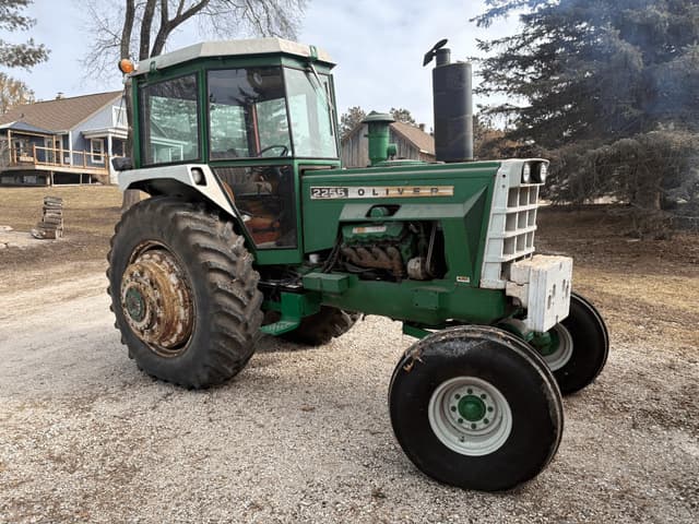 Image of Oliver 2255 equipment image 1