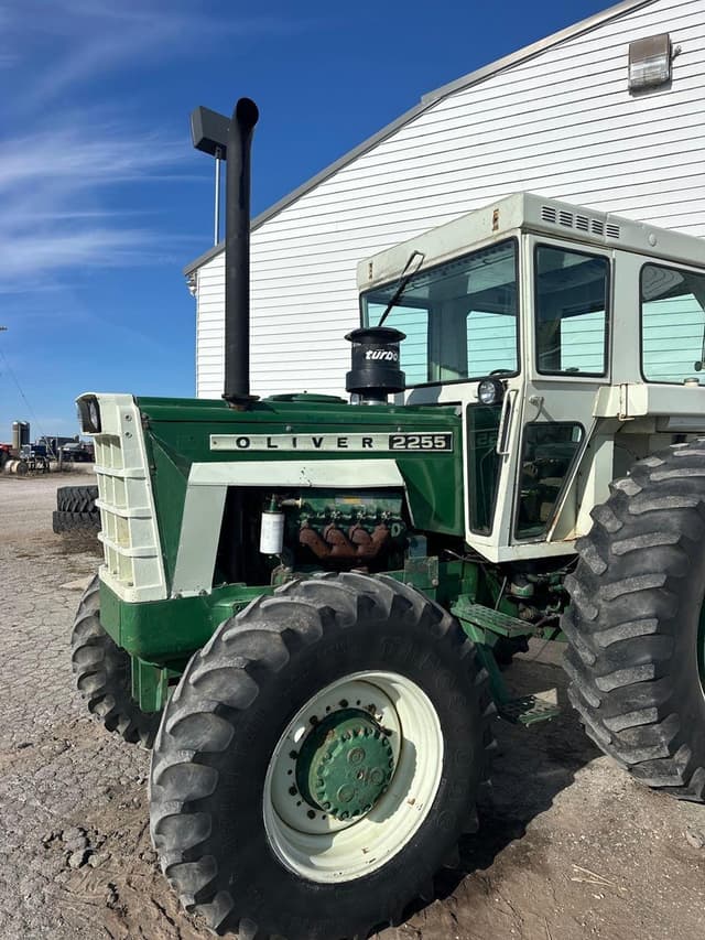 Image of Oliver 2255 equipment image 1