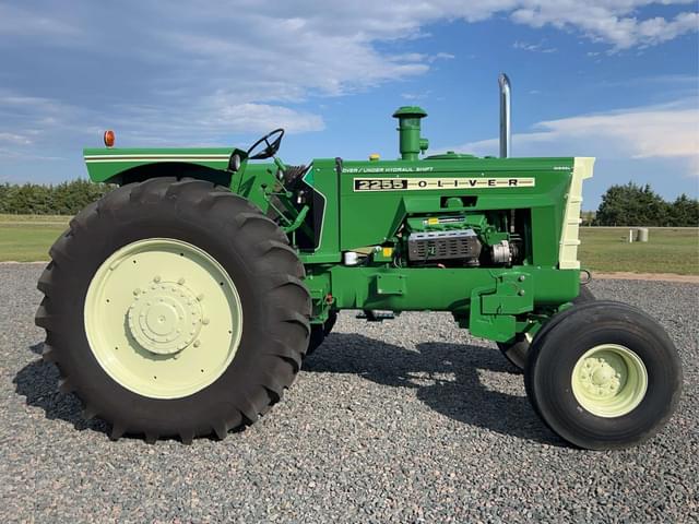 Image of Oliver 2255 equipment image 1