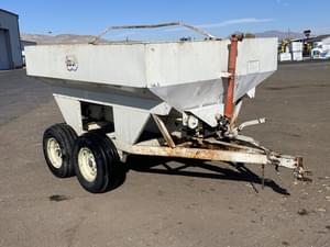 1974 Undetermined Fertilizer Spreader Image