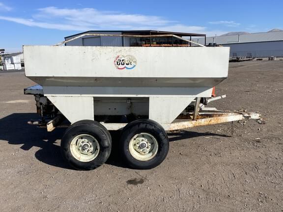 Image of Undetermined Fertilizer Spreader equipment image 3