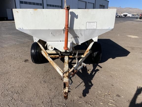 Image of Undetermined Fertilizer Spreader equipment image 1