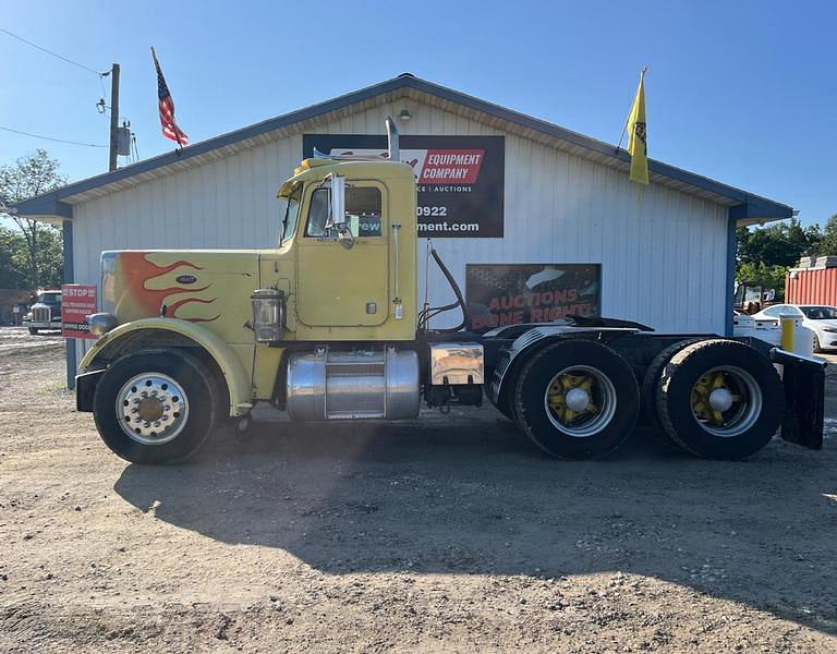 Image of Peterbilt 359 Primary image