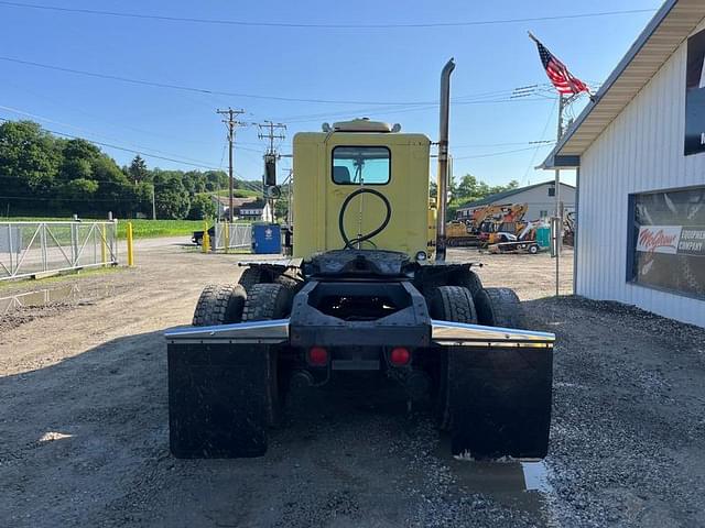 Image of Peterbilt 359 equipment image 3