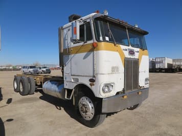 Main image Peterbilt 362 COE
