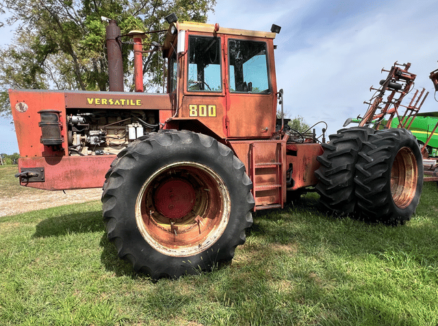 Image of Versatile 800 equipment image 1
