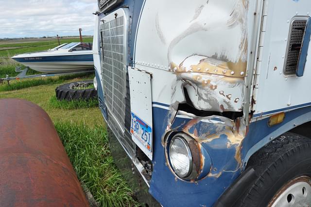 Image of Freightliner FLT 8164T equipment image 2