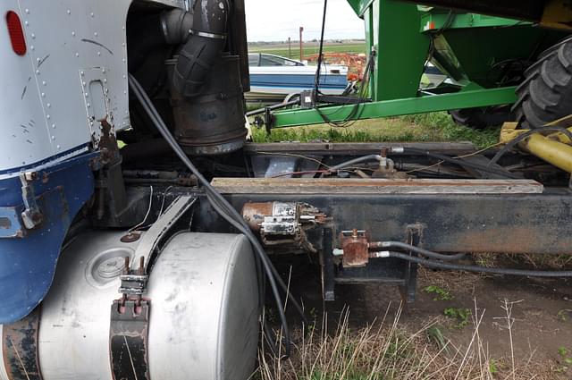 Image of Freightliner FLT 8164T equipment image 3