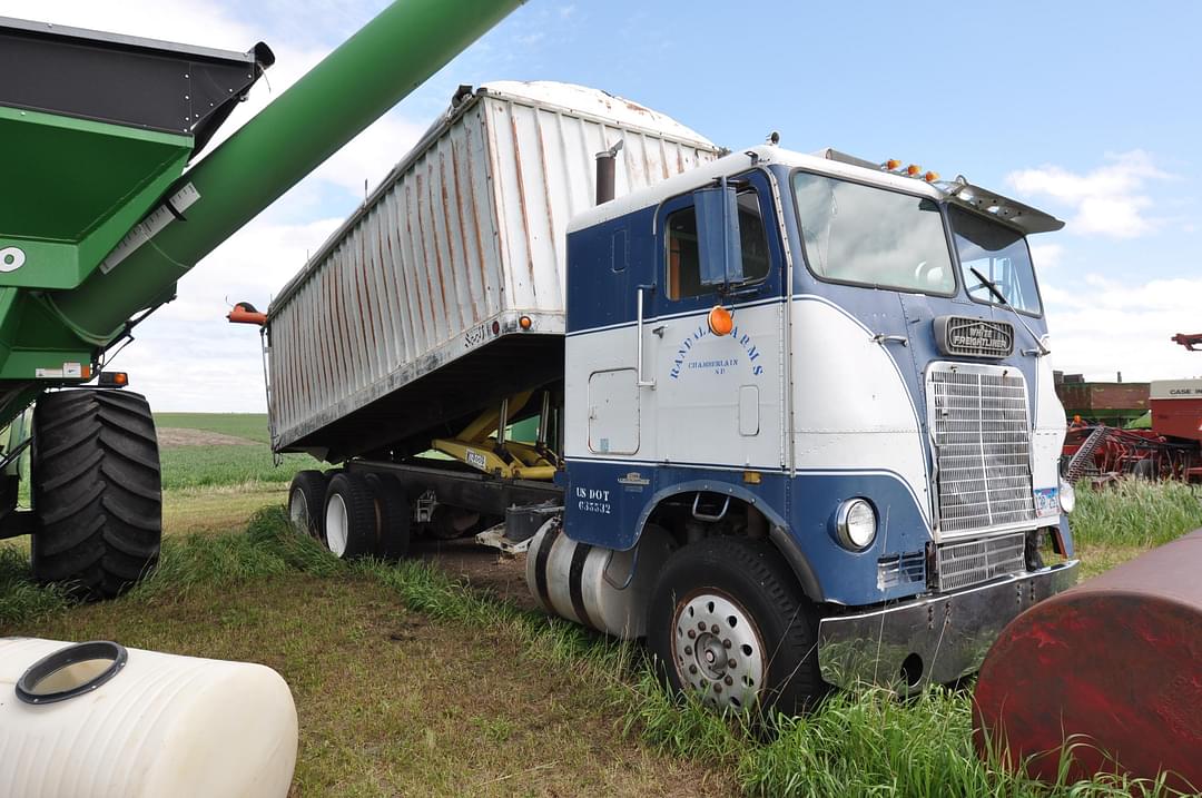 Image of Freightliner FLT 8164T Primary image