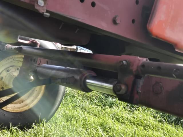 Image of Allis Chalmers 7040 equipment image 4