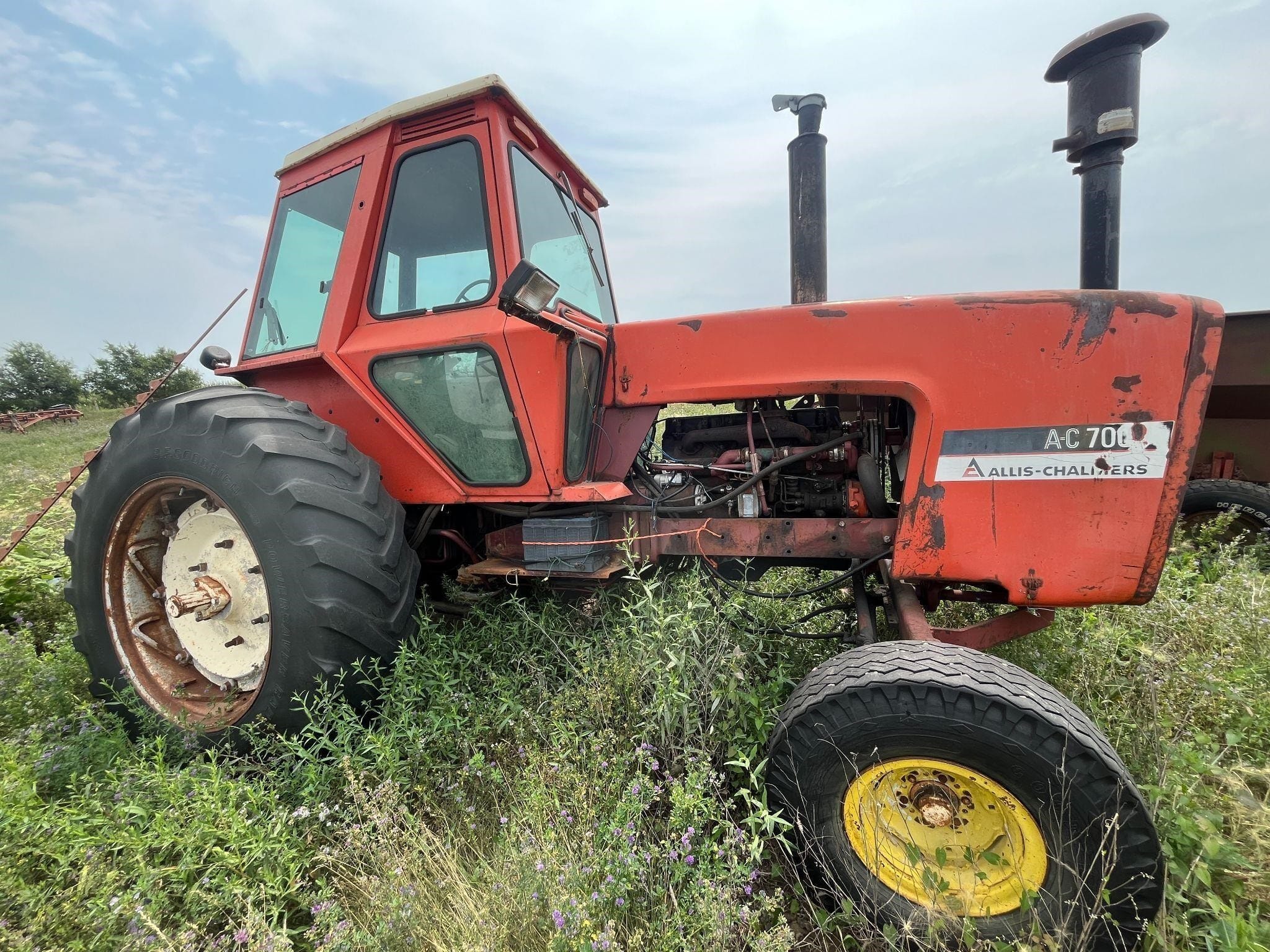 1975 Allis Chalmers 7000 Equipment Image0