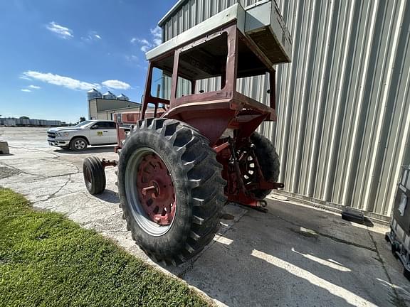 Image of International Harvester 966 equipment image 3