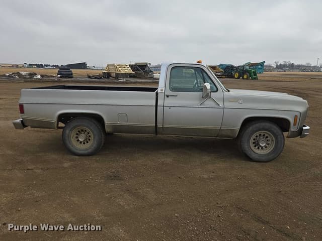 Image of Chevrolet 20 equipment image 3