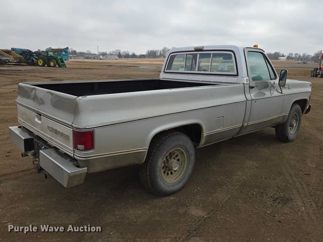 Image of Chevrolet 20 equipment image 4