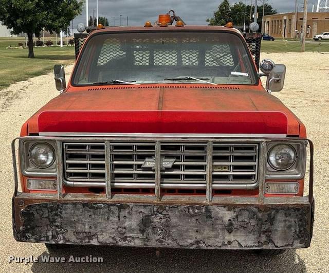 Image of Chevrolet C30 equipment image 1