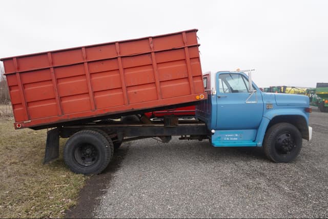 Image of Chevrolet C60 equipment image 1