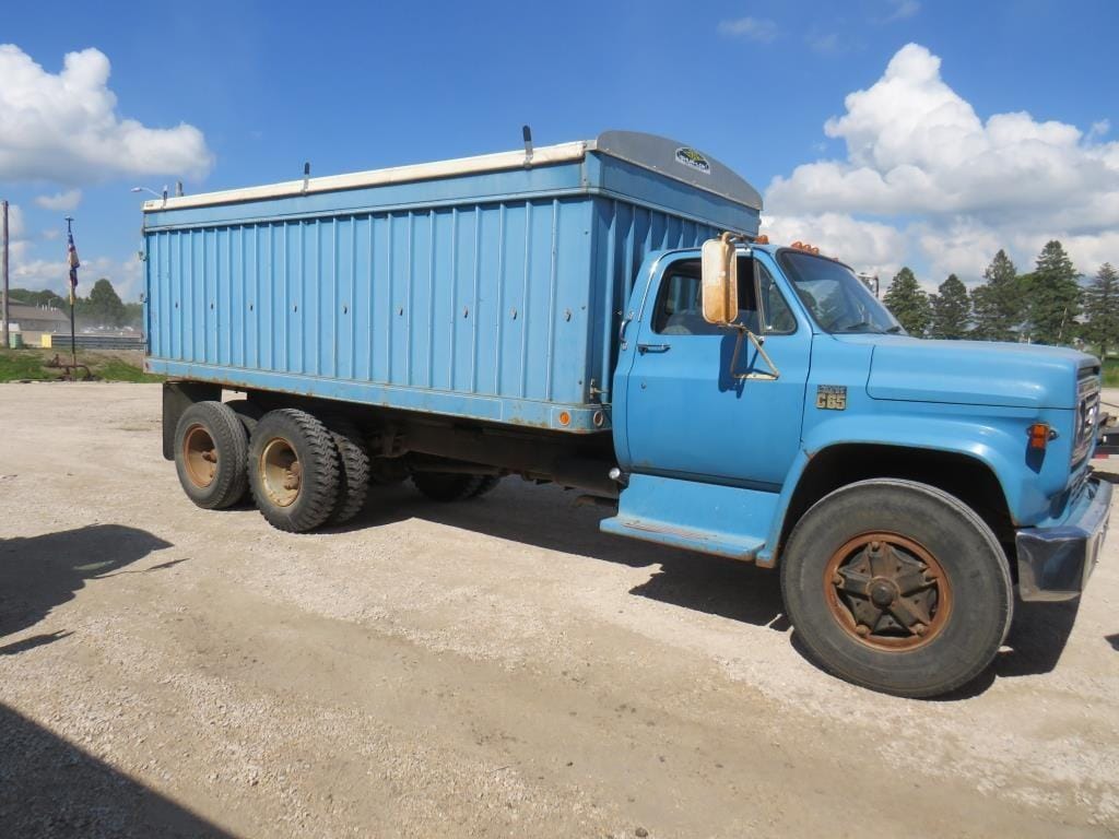 1975 Chevrolet C65 Equipment Image0