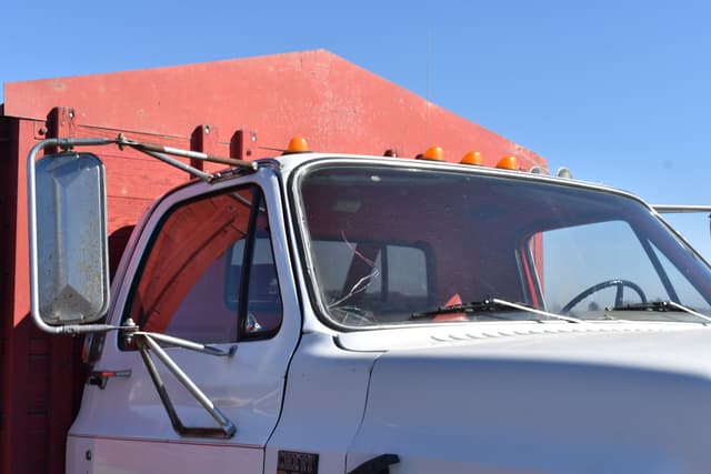 Image of GMC C65 equipment image 4