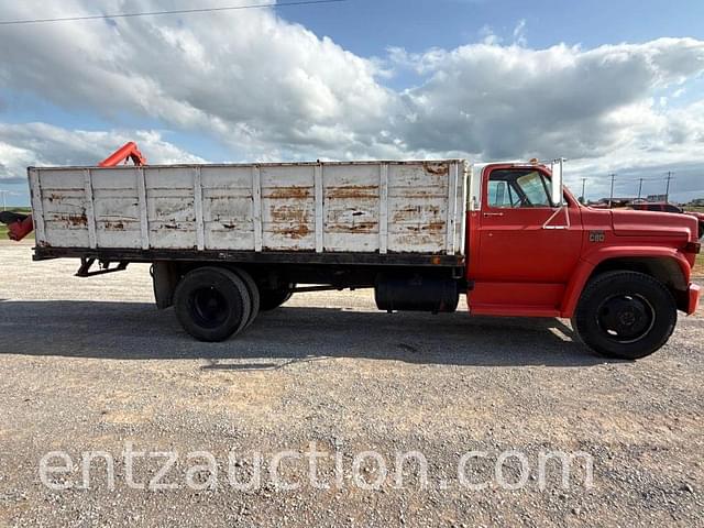 Image of Chevrolet C60 equipment image 3