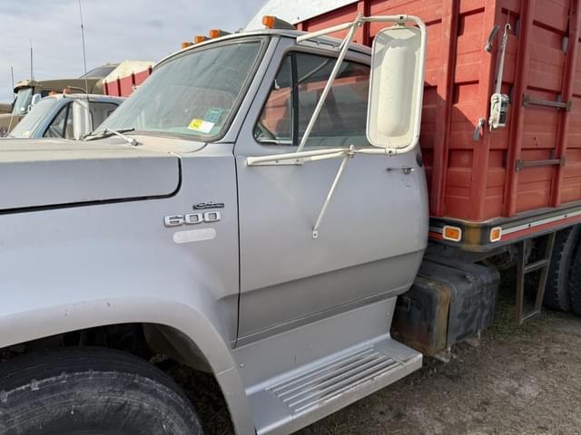 Image of Dodge D600 equipment image 3