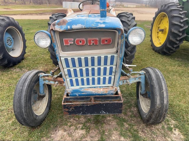 Image of Ford 2000 equipment image 1
