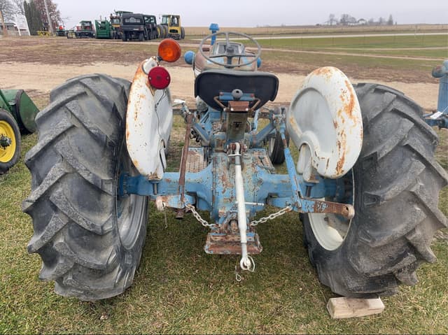 Image of Ford 2000 equipment image 4