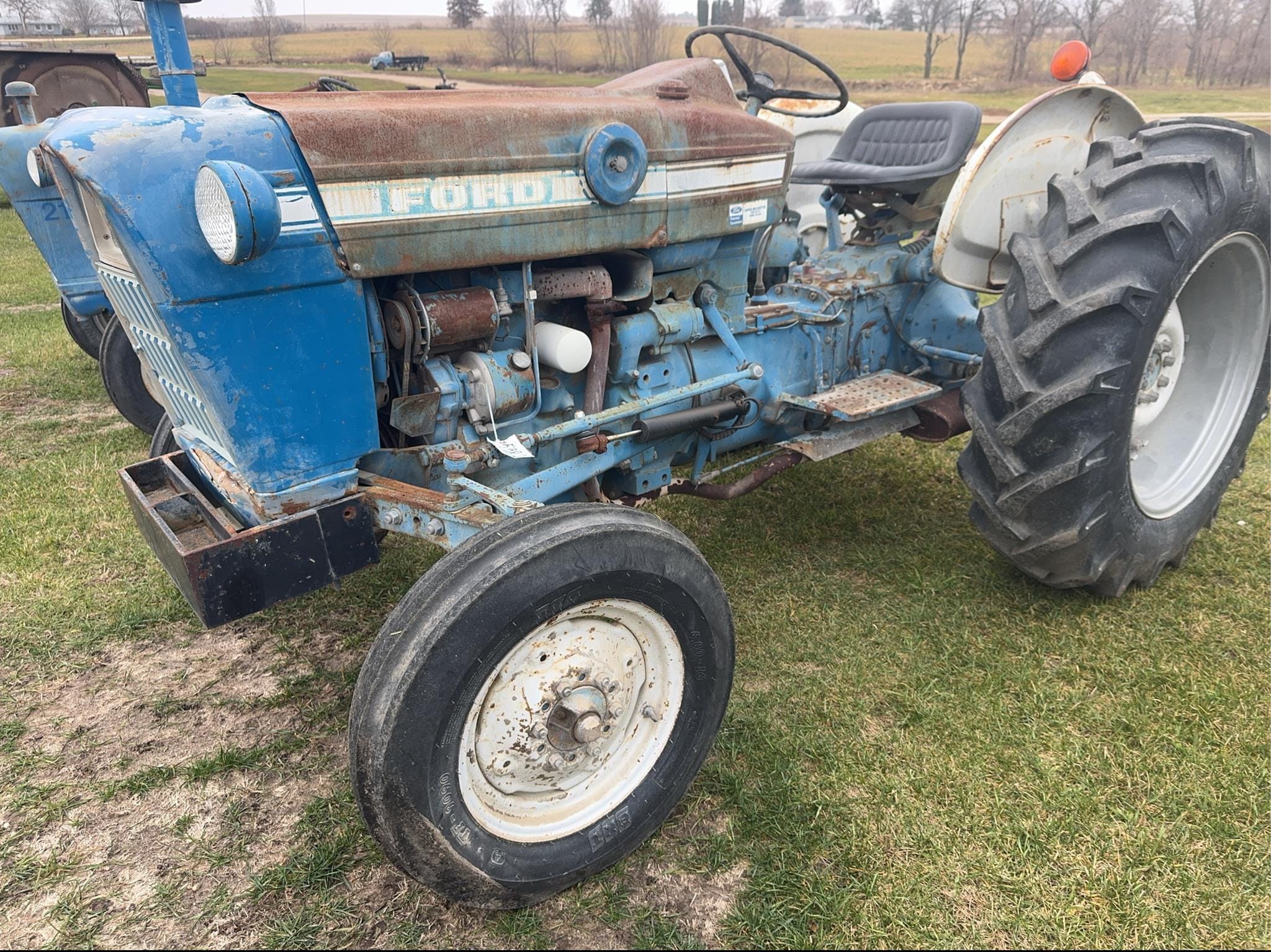 1975 Ford 2000 Equipment Image0