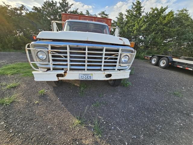 Image of Ford F-700 equipment image 1