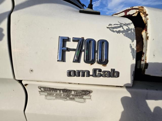 Image of Ford F-700 equipment image 3