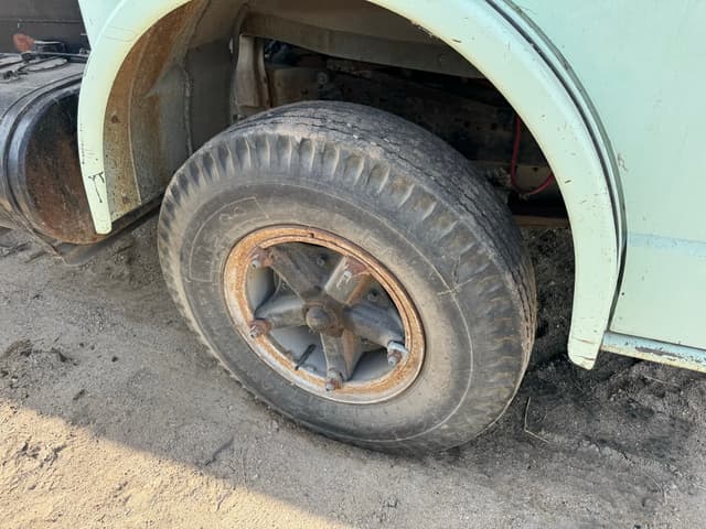 Image of Ford F-750 equipment image 4