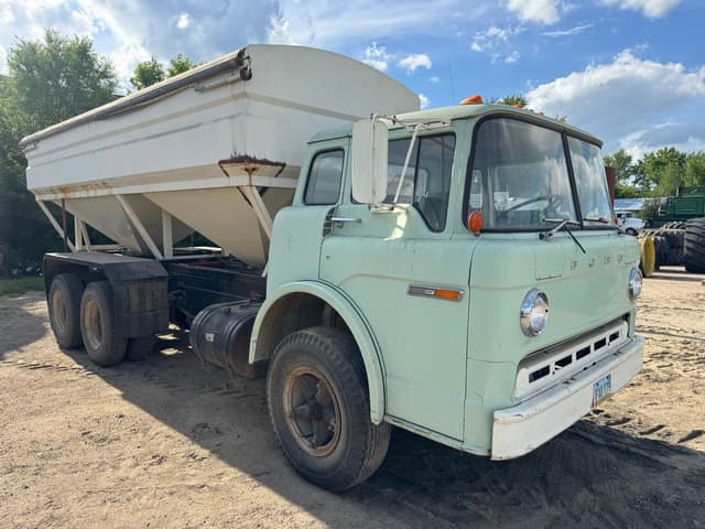 Image of Ford F-750 equipment image 1