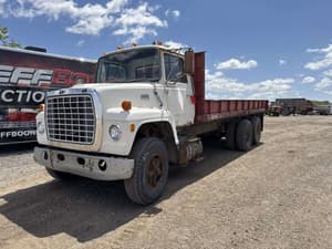 1975 Ford F-800 Image