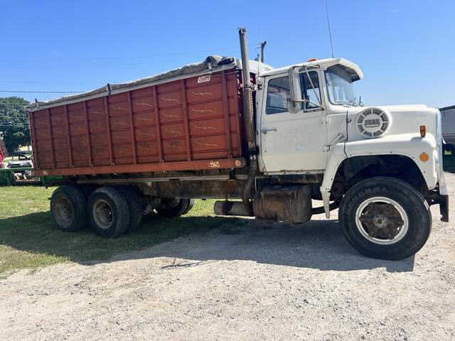 Image of Ford 8000 equipment image 1