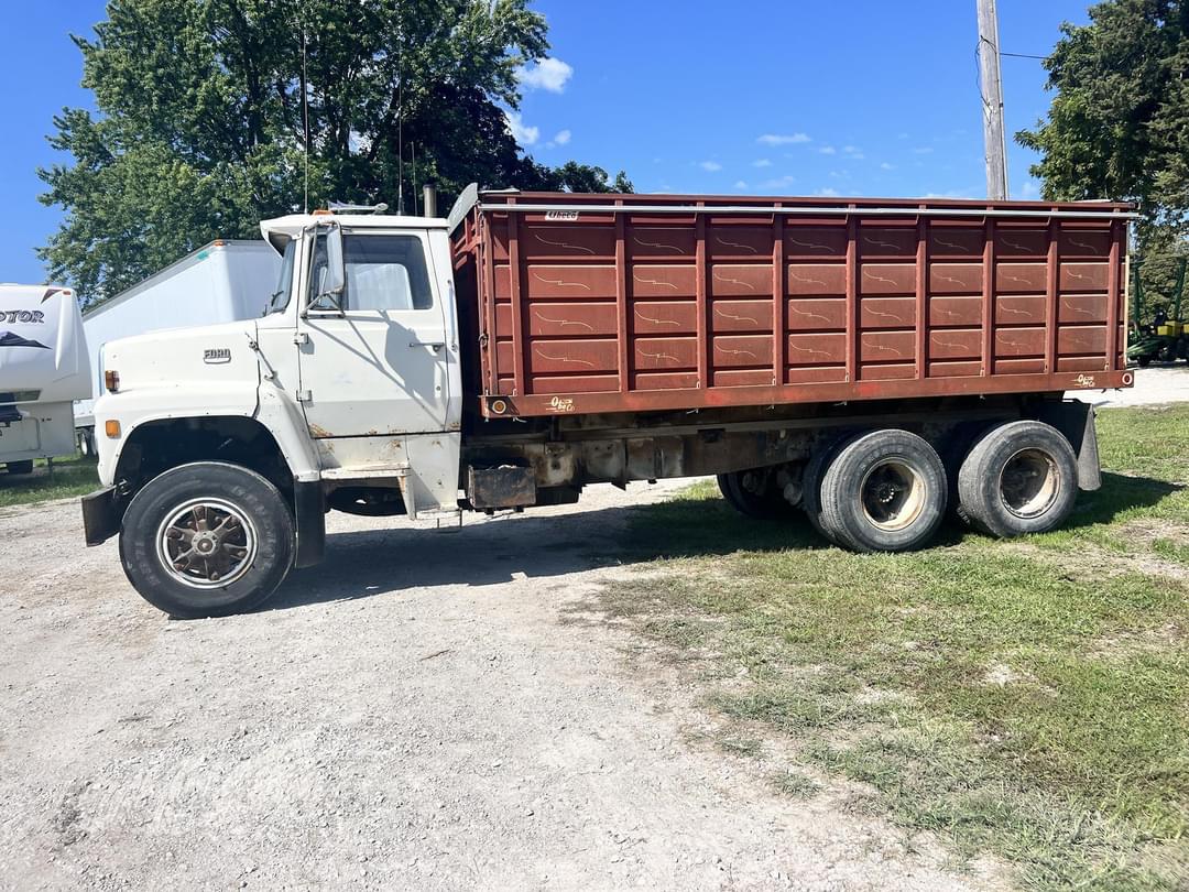 Image of Ford 8000 Primary image