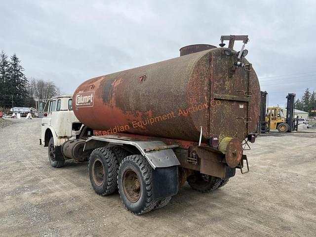 Image of Ford 8000 equipment image 2