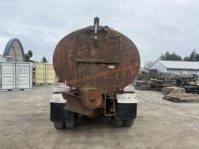 Image of Ford 8000 equipment image 3