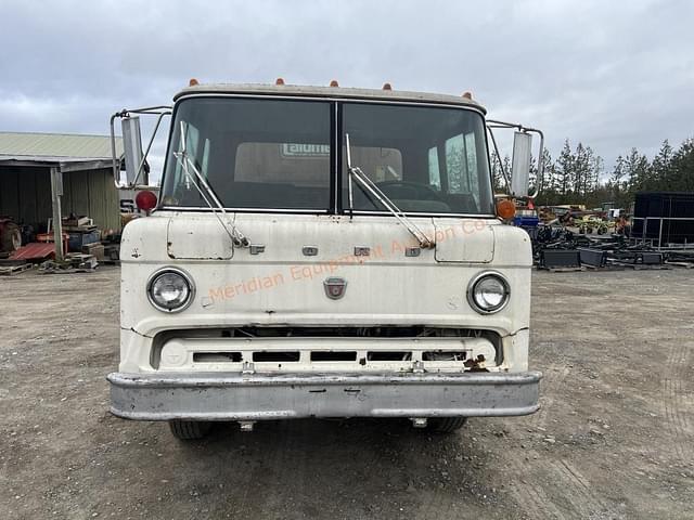 Image of Ford F-8000 equipment image 3